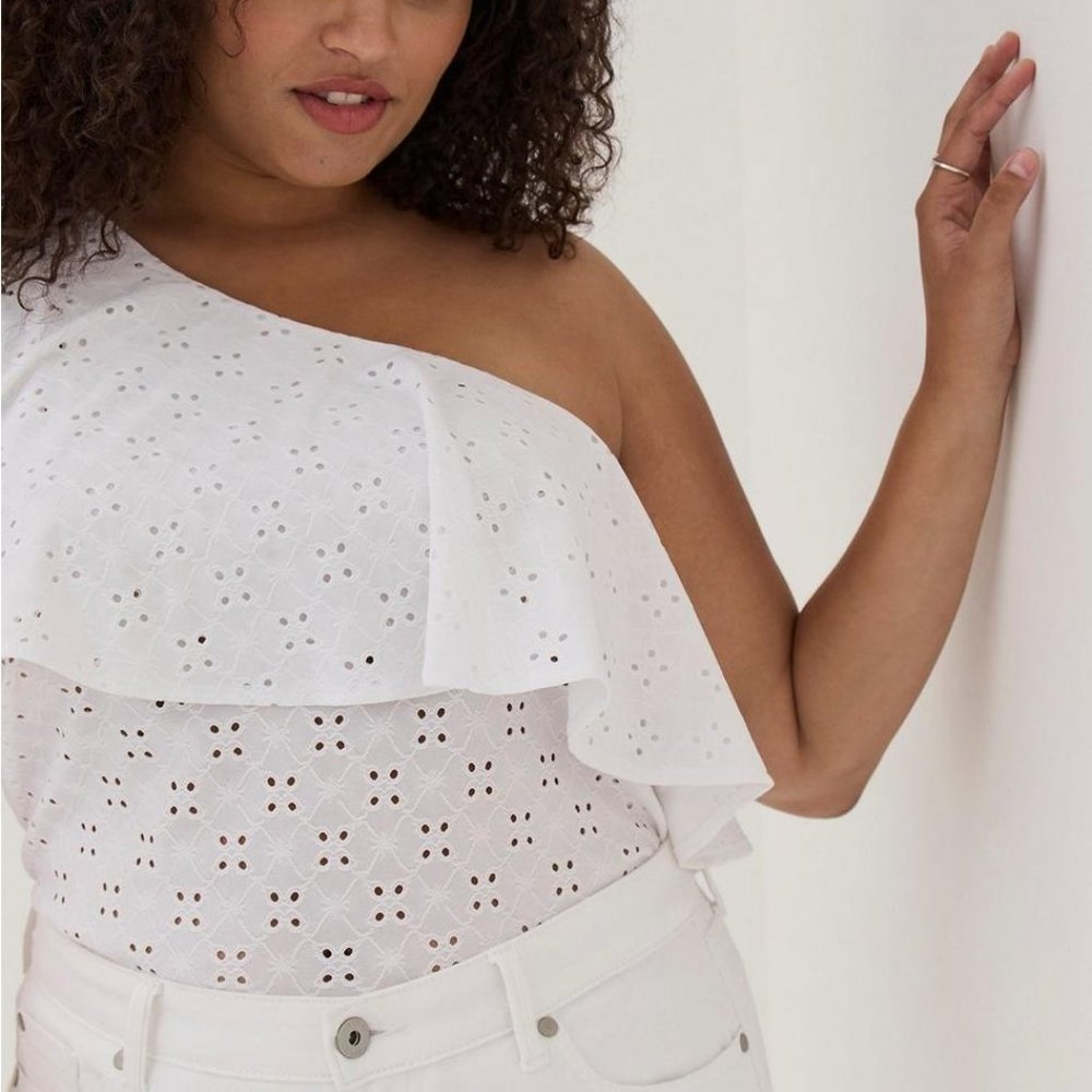 Torrid Top 5X White -Eyelet One Shoulder Shirt Jersey Ruffled Tier Plus Size NWT - Picture 3 of 4